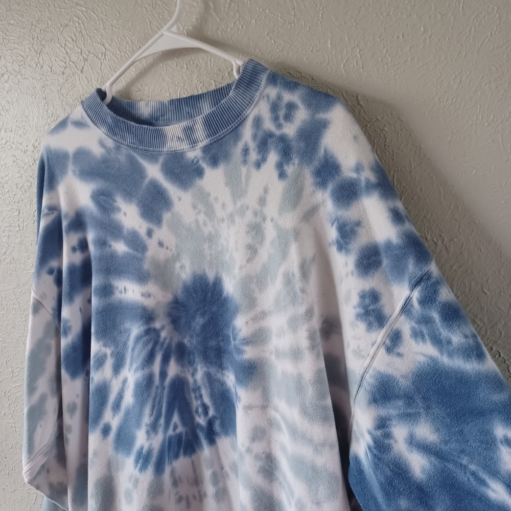 American Eagle Blue Tie-Dye Sweatshirt